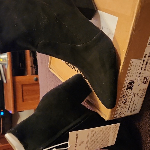 Amazon Essentials Women's Fitted Stretch Microsuede Heel Boot - Picture 6 of 6